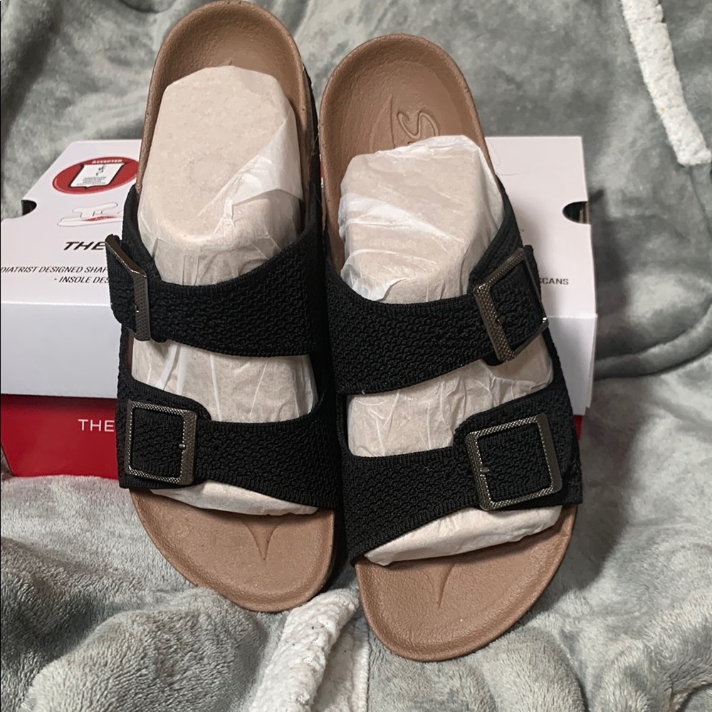 Skechers black size 7 (mellow skies) buckle slide excellent condition used